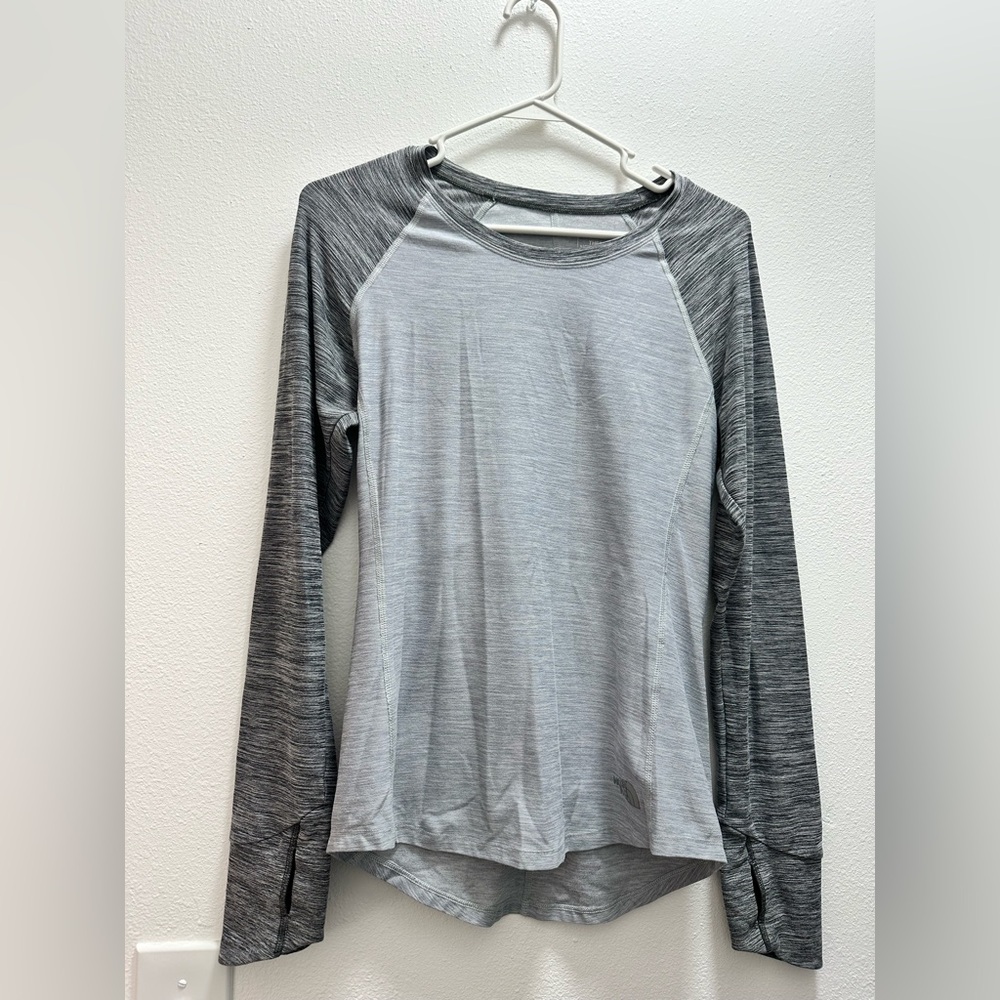 Women’s North Face shirt